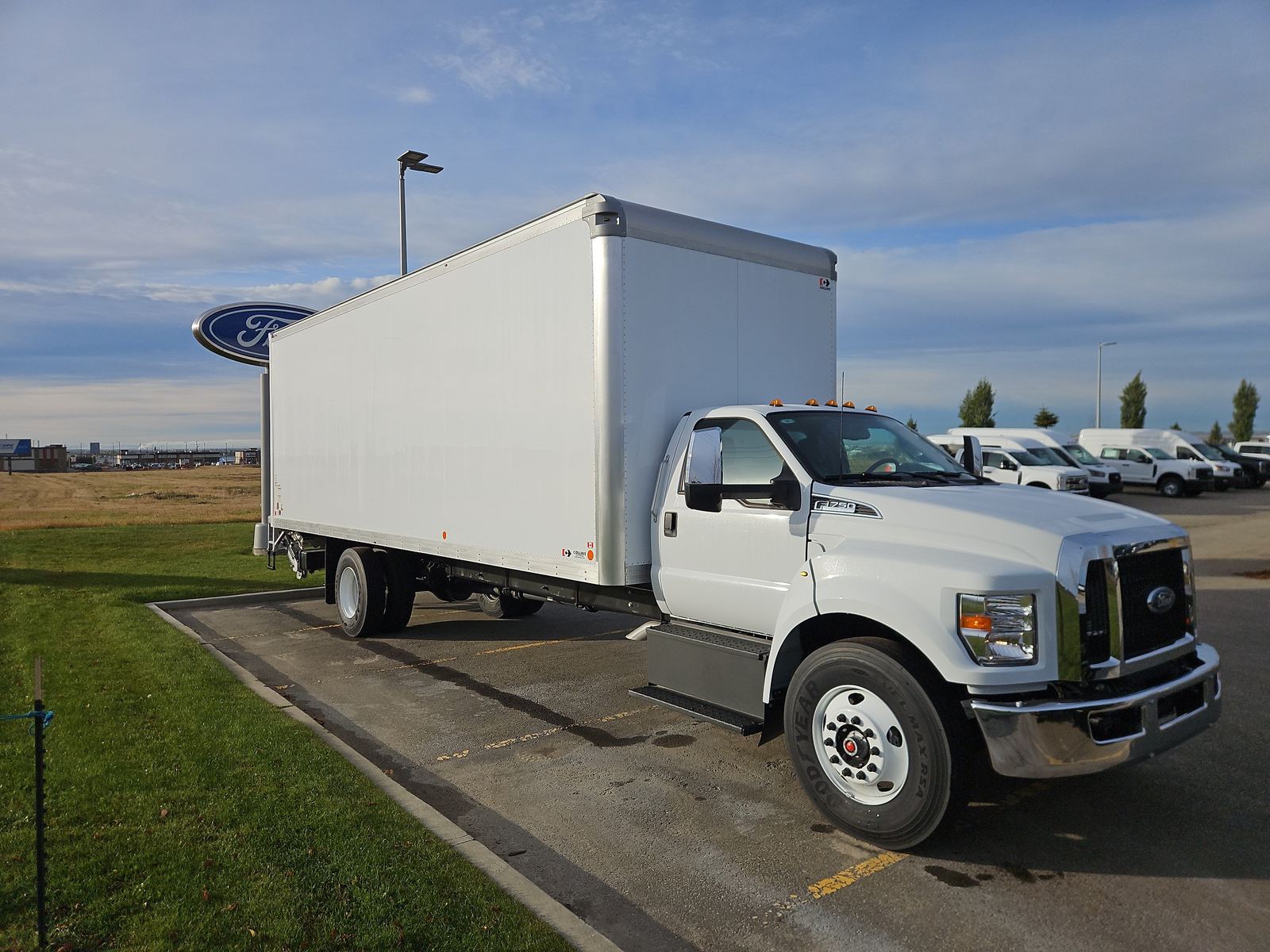 2027 FORD F-750 REGULAR CAB DOCK HGT — photo 1 of 18