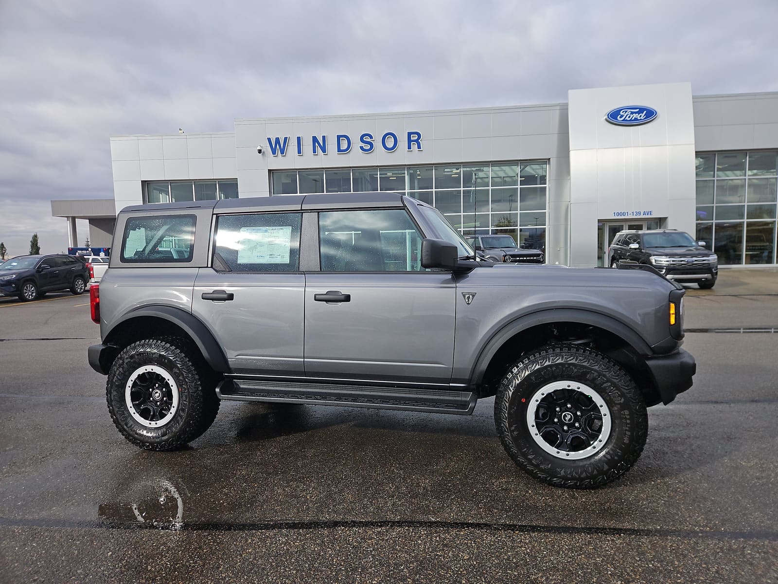 2025 Ford Bronco Base — photo 1 of 22