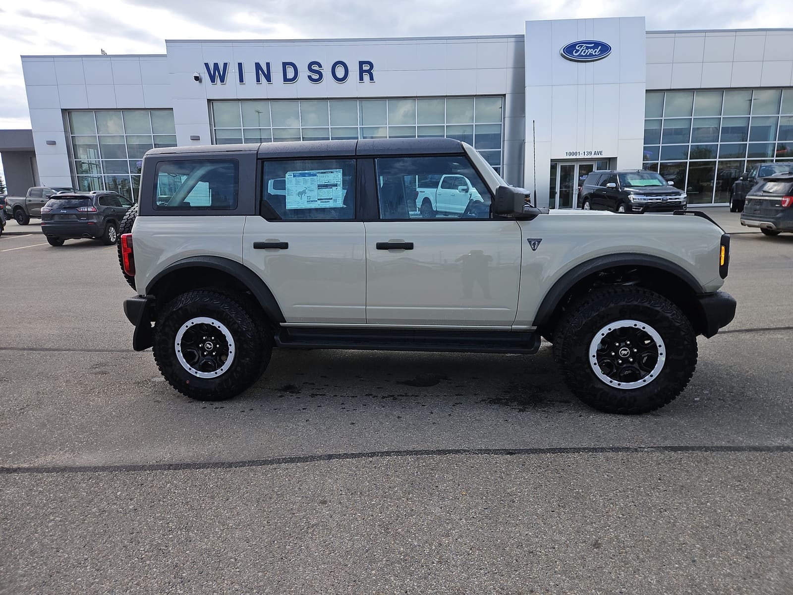 2025 Ford Bronco Base — photo 1 of 20