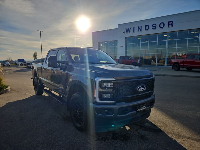 2027 Ford Super Duty F-350 SRW LARIAT