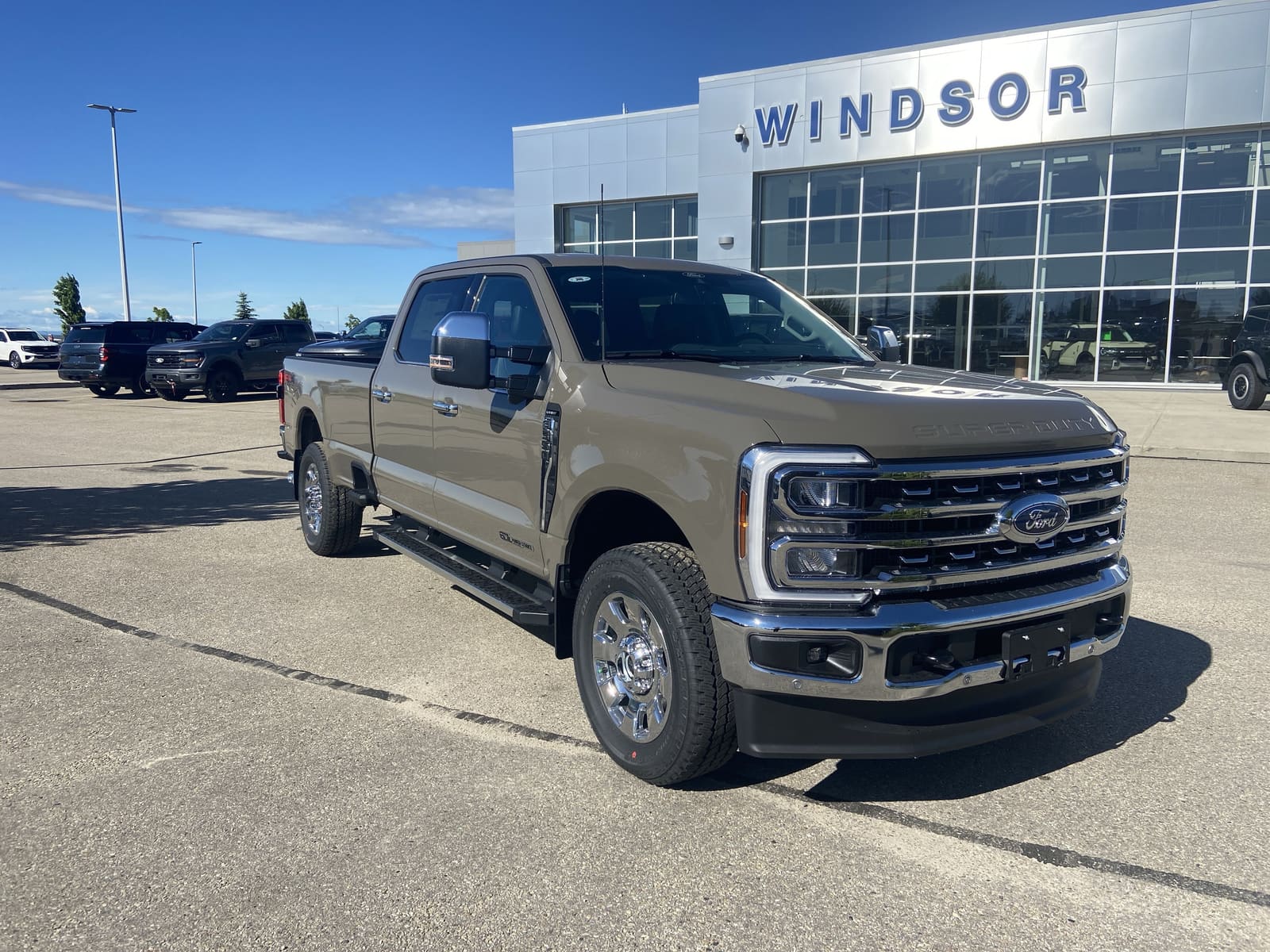 2026 Ford Super Duty F-350 SRW LARIAT — photo 1 of 32