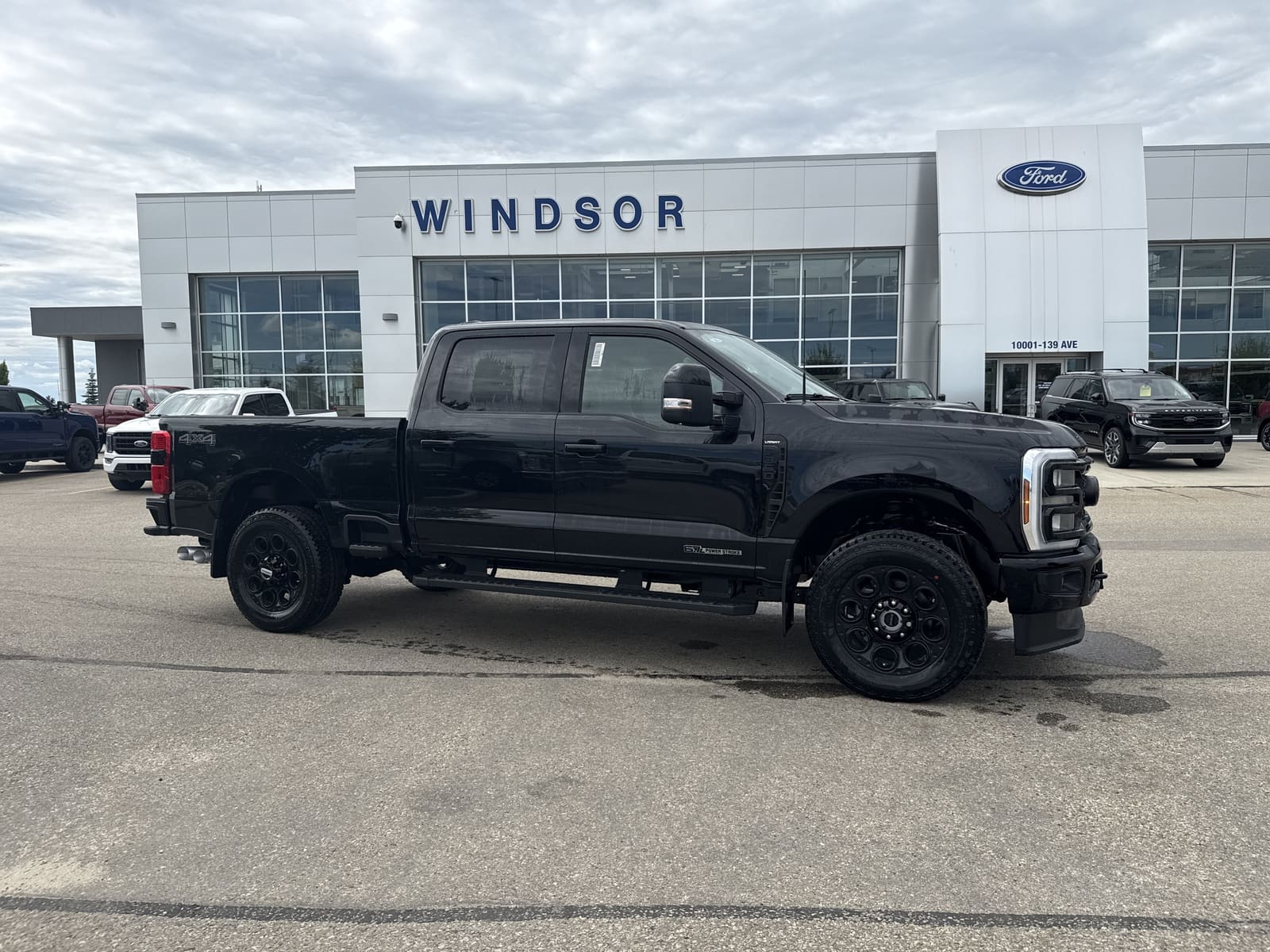2026 Ford Super Duty F-350 SRW LARIAT — photo 1 of 24