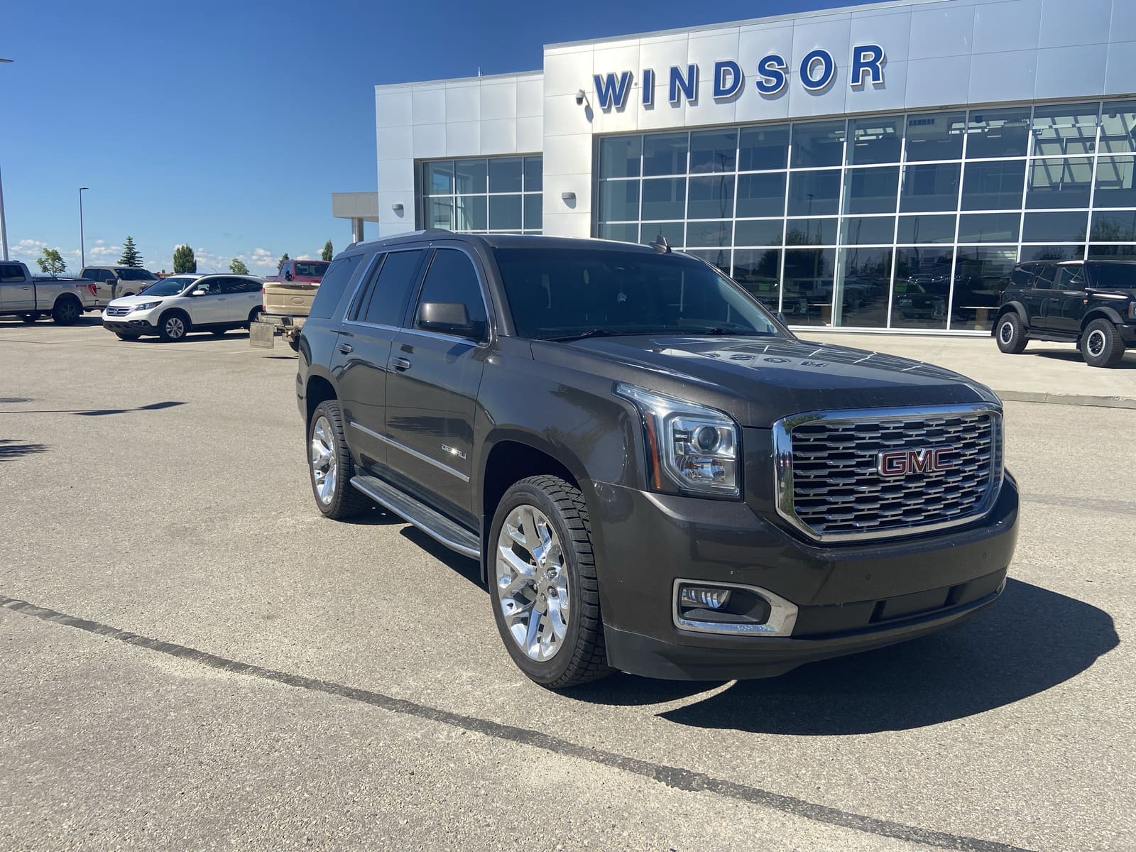 2019 GMC Yukon Denali — photo 1 of 42