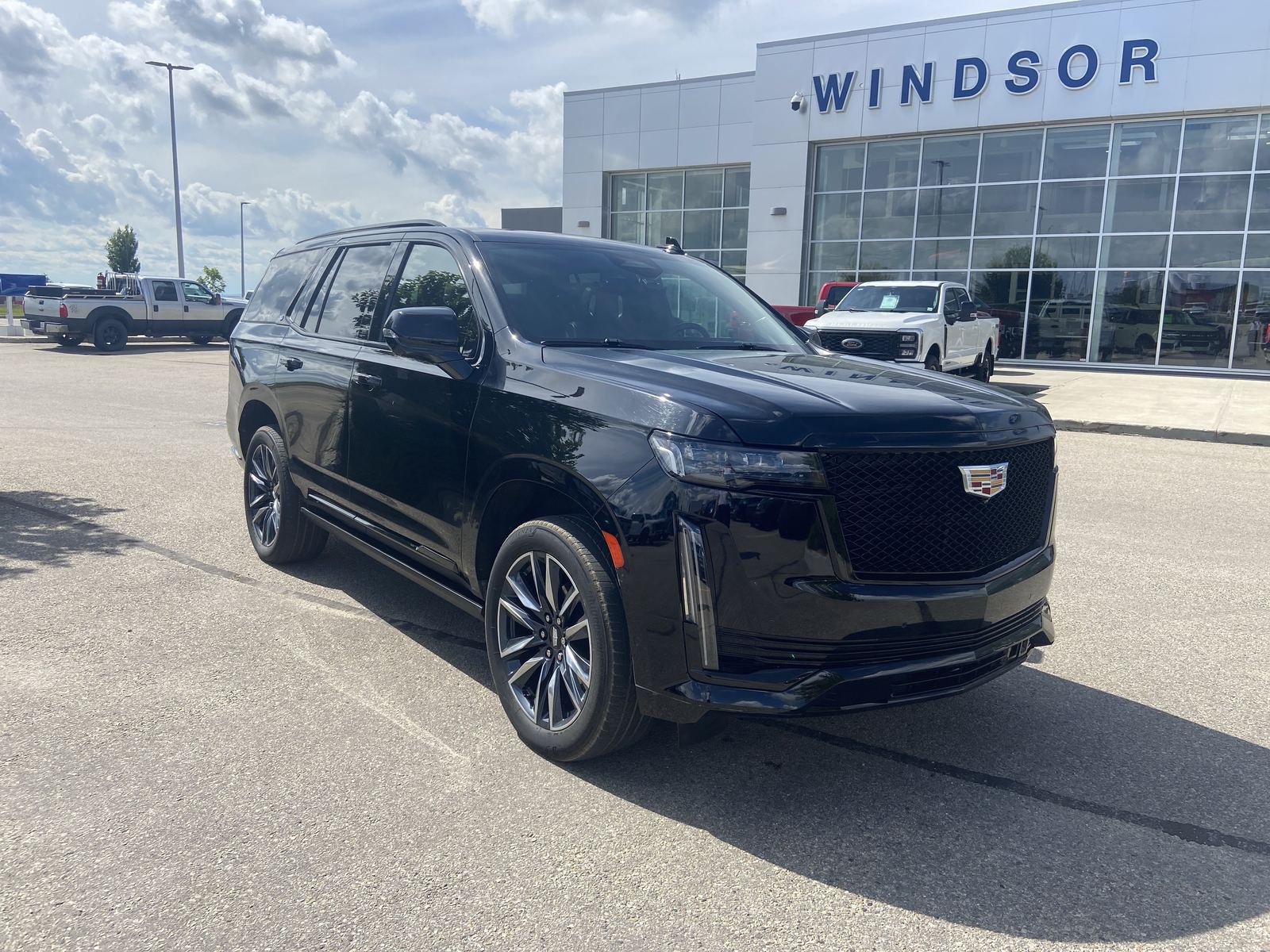 2022 Cadillac Escalade Sport Platinum — photo 1 of 32